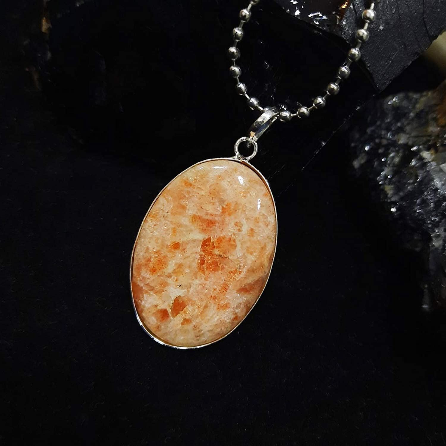 gemstone-pendant-oval-shape-sunstone